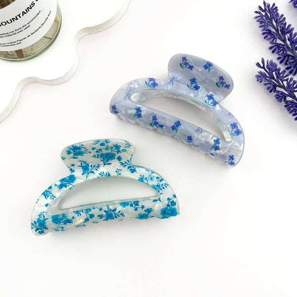 🌼 Floral Cutout Geometric Hair Claw – Soft & Elegant